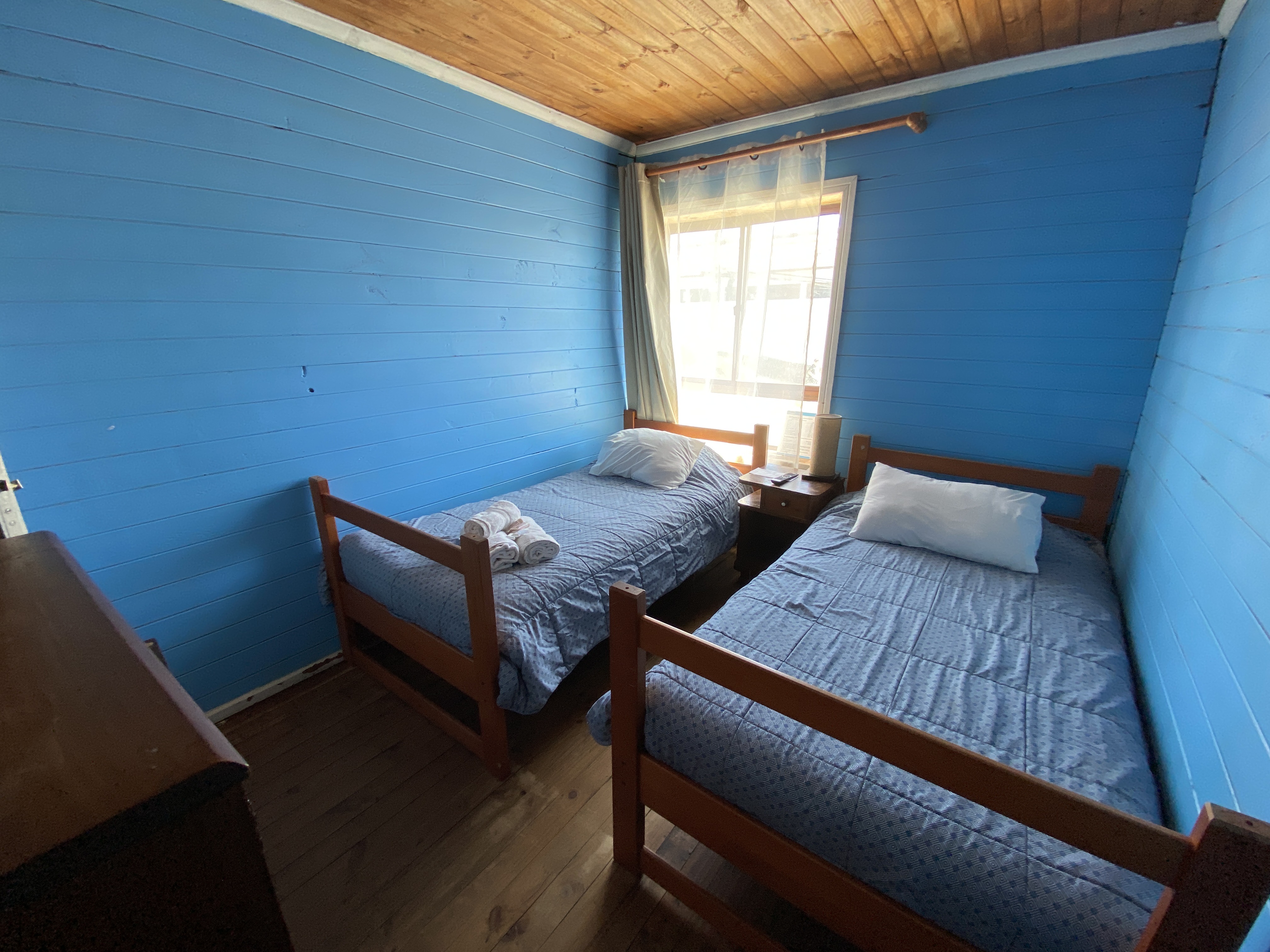 Doble con 2 camas y baño compartido..