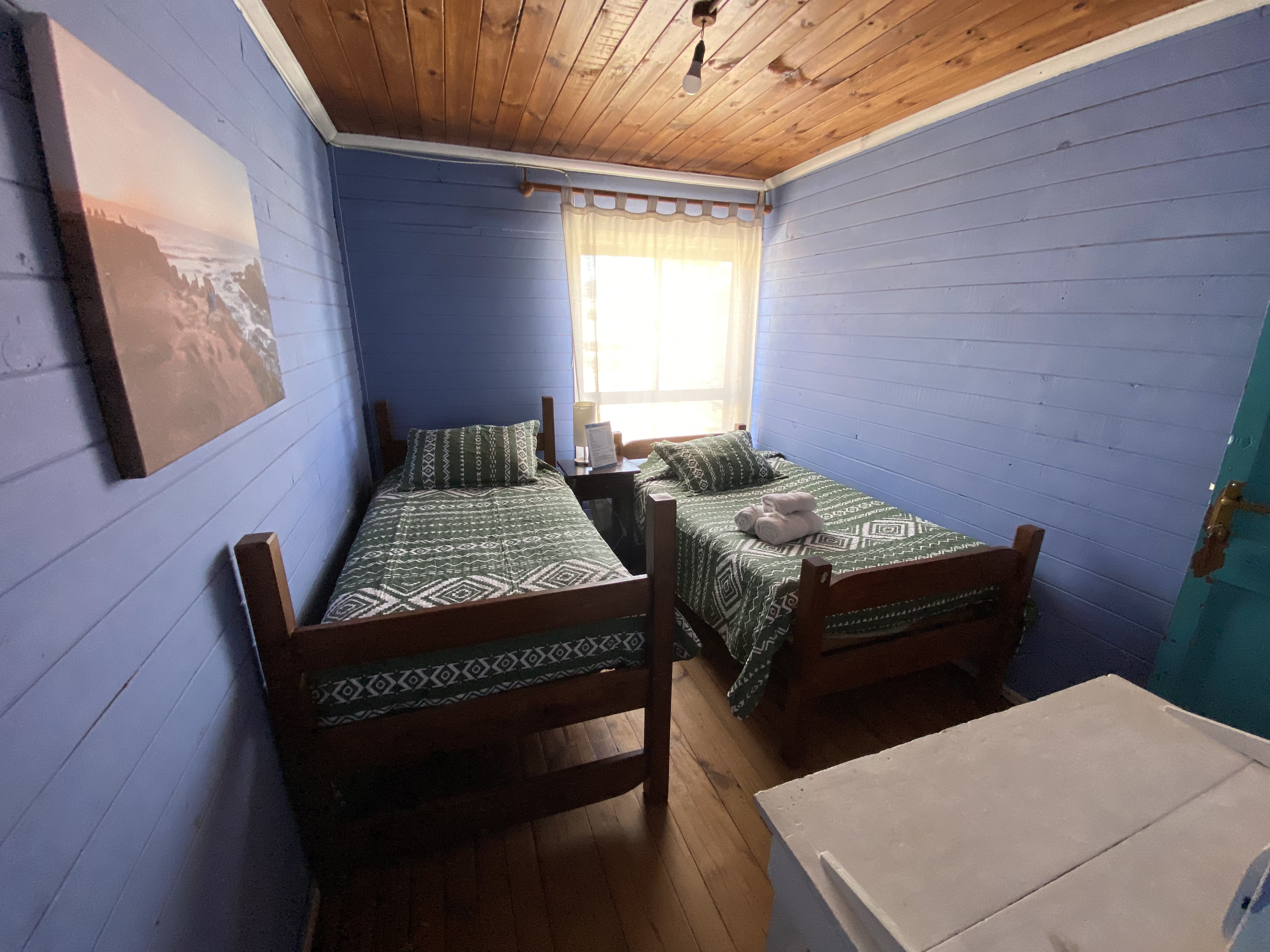 Doble con 2 camas y baño compartido..